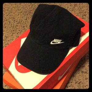 Women’s black nike hat